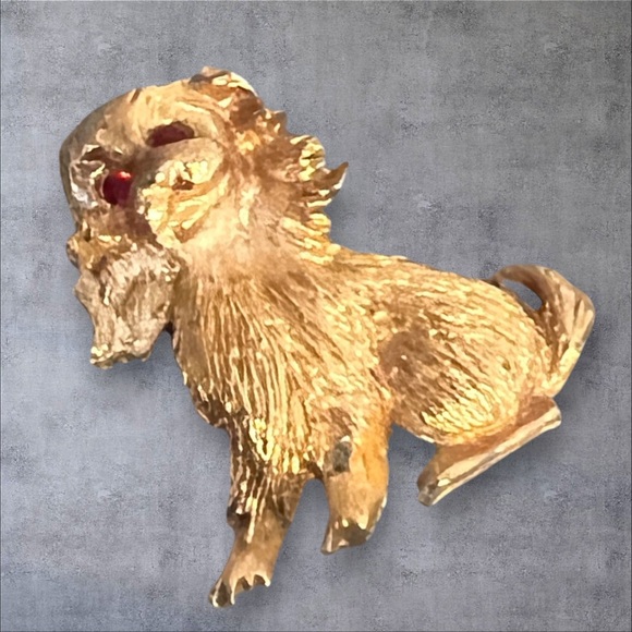 Gold tone Dog brooch with red rhinestones eyes - Picture 3 of 8